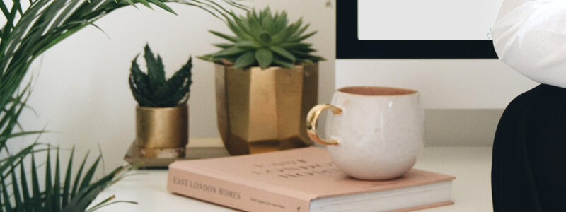 pexels-alleksana-4185968 Graphiste illustratrice spécialisée print